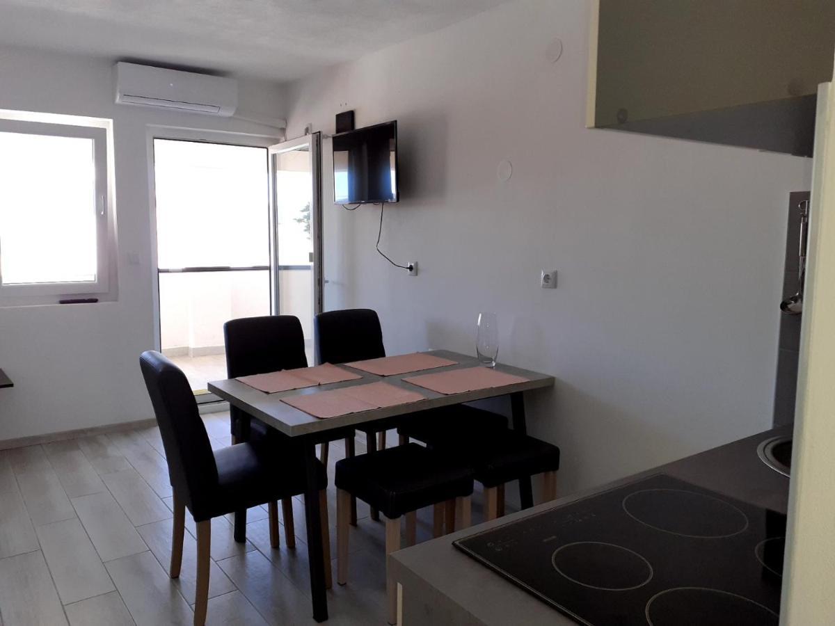 Apartmani Grumf Gornji Karin Ngoại thất bức ảnh
